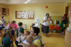 Misijonarka  v Braziliji na obisku v vrtcu
